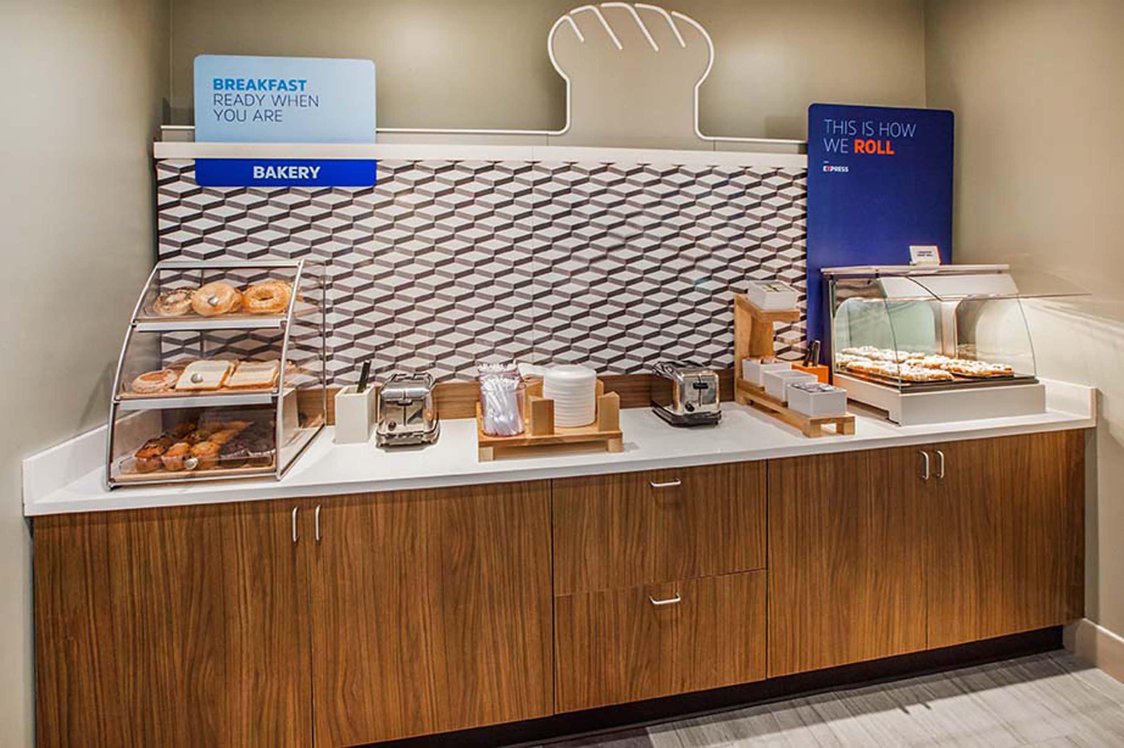 Holiday Inn Express Rome-East By Ihg Exterior foto